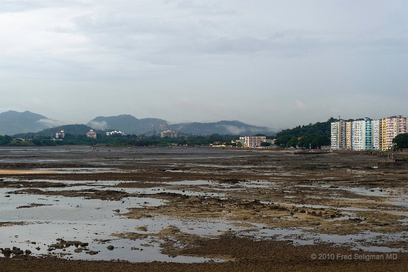 20101201_182402 D3S.jpg - View of Pan Amaerican Bridge from Casco Viejo at low tide